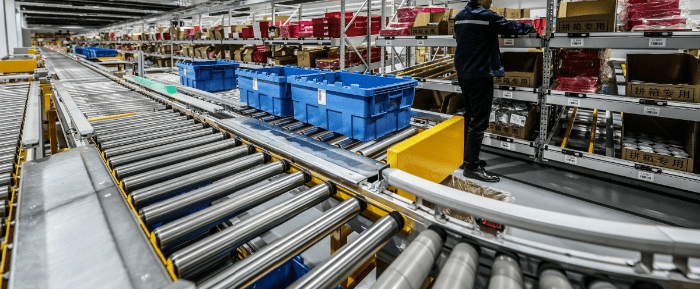 warehouse with conveyors for picking orders