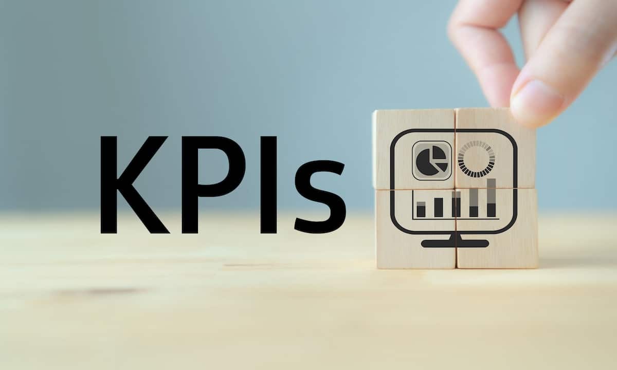 KPIs and a wood block with a screen icon showing charts and graphs